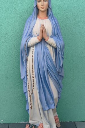 Figura Matki Bożej Różańcowej Wysokość 130 cm , odlew wykonany z betonu z okresu powojennego.