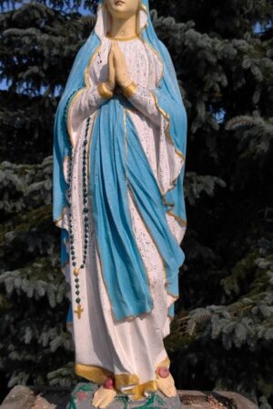 Figura Matki Bożej Różańcowej Wysokość 130 cm , odlew wykonany z betonu z okresu powojennego.